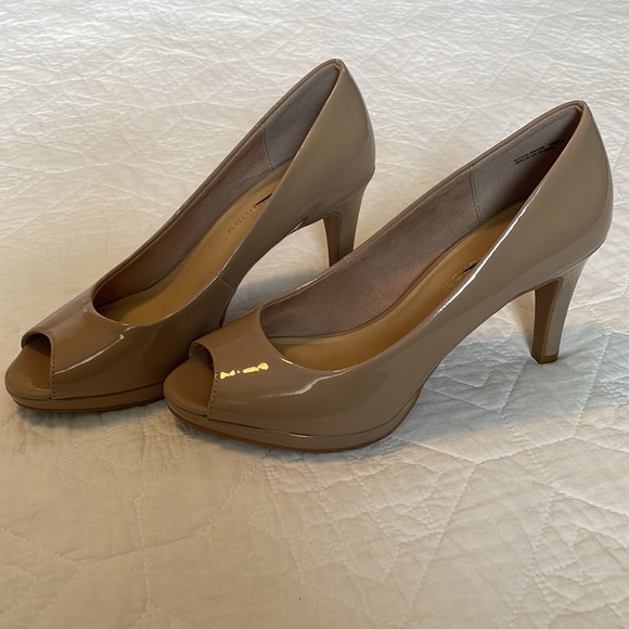 Nude Heels - Patent Leather Pump - CL by Chinese Laundry Size 7 - Picture 2 of 9